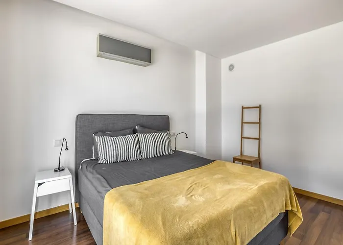 Modern With Pool And Barbecue Salir de Porto